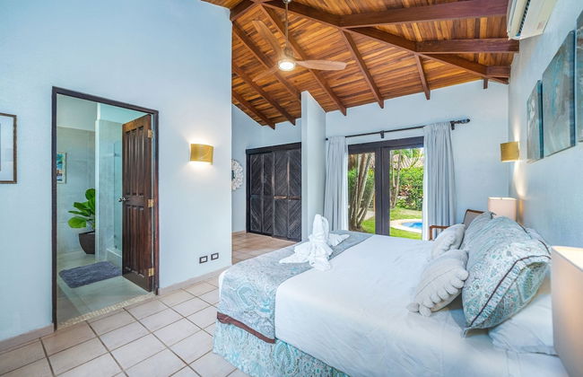 Tropical Retreat - Private Pool, Steps To Beach 2 Bedroom Villa by RedAwning - Foto 5