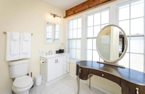 Romantic Historic Inn Suite with Mountain Views in Luray, Virginia - Foto 19