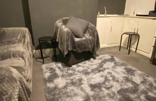 Cosy 2 Bed House - Sleeps 3 Parking & Garden - Foto 18