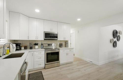 5-Bedrooms! Stylish and Modern Home, Pets Welcome! - Foto 10