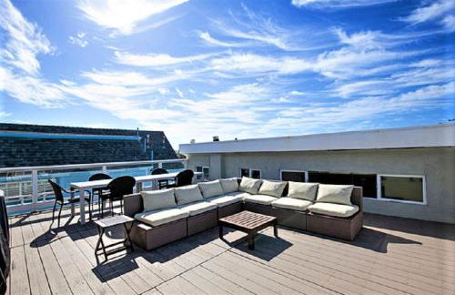 Luv Oceanside Views-1 House to Beach, Boardwalk and Waves-Spacious Rooftop Sun Deck-Plus King Beds too! - Foto 49