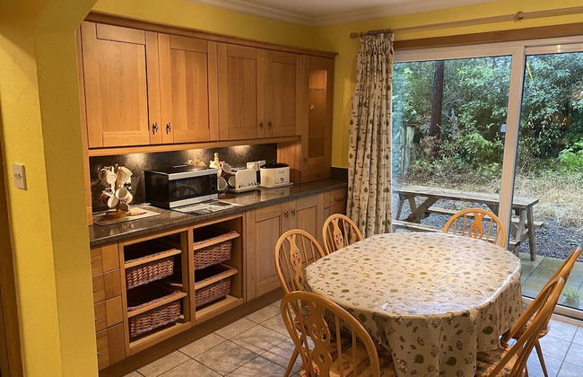 Country Cottage Sleeps 6 w/ Hot Tub & Dog-friendly - Foto 12