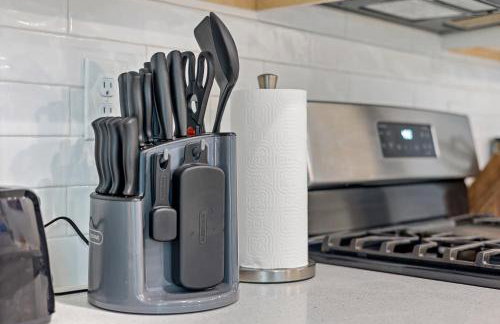 Charming Escape with Hot Tub & Fire Pit Winter Haven! - Foto 23