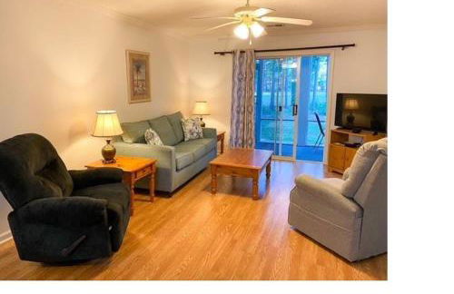 D2 Bishop on the Green 2 BR 2 BA Condo Colonial Charters Golf Course - Foto 13