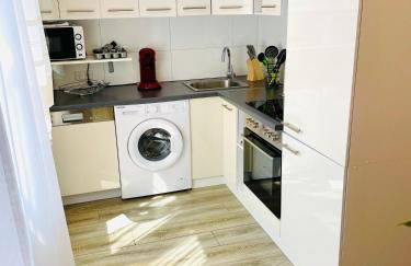 Prime Host Balcony Apartment - Photo 8