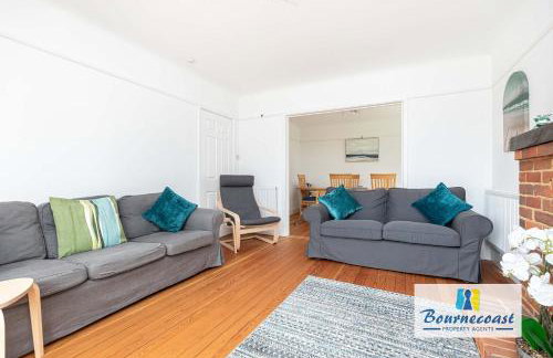 MUDEFORD ESCAPE by BOURNECOAST - A Chalet Bungalow with a Garden - Ideal for Family Getaways - HB9600 - Foto 4