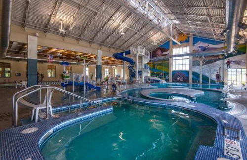 Cozy Downtown Condo with Jacuzzi 5 Min to Resort - Foto 3