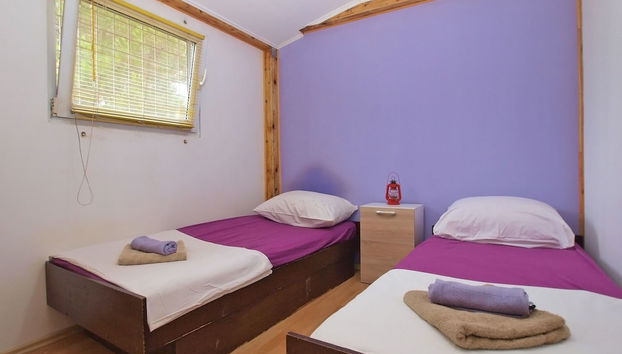 House 1422 - Photo 4, Room