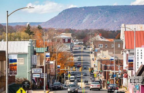 Hidden Hollow 3BD Cabin - Hot Tub, Wifi, Game Room, Fire Pit - Foto 52