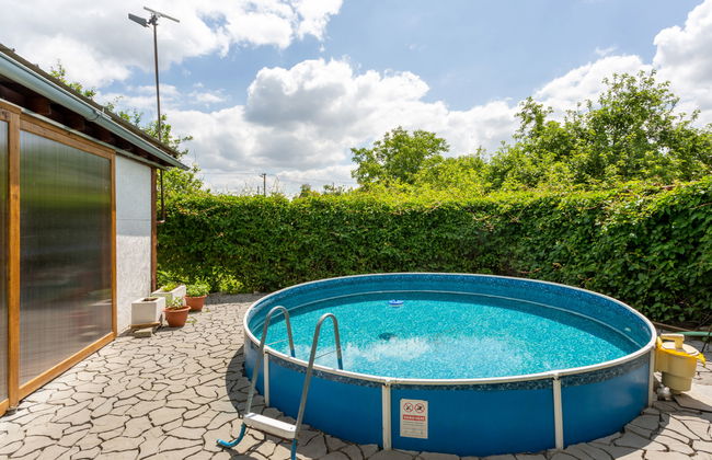 Lhotka nad Bečvou - Foto 1