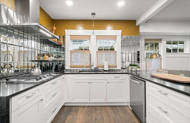 Soho Serenity by Brightwild Pool Hot Tub - Foto 12