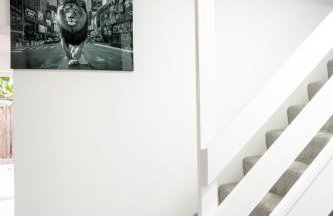 Beautiful Modern Home in London, Free Parking, Family Home, Sleeps 9, Close to Railway Station - Foto 14