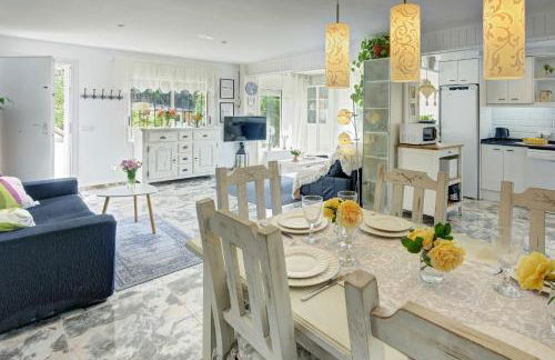 VILLA ROSSELLÓ with private pool - Foto 7