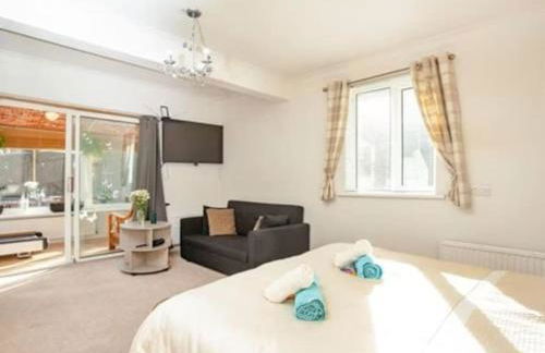 3 Bedroom Bungalow with great Sea Views, Private Hot Tub & Gardens - Foto 27