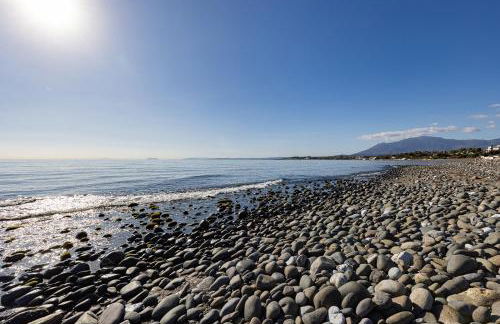 Large Ground Floor Apartment with Private Garden and Beach Access - Photo 58