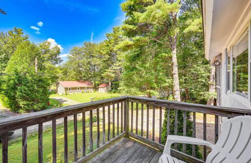 Becket Home with 3-Season Porch Walk to Lake Access - Foto 25