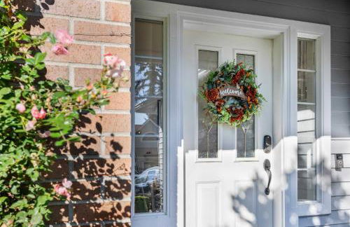 Kirkland Elegant 4B 2 5B Family Retreat with Designer Decor - Photo 3