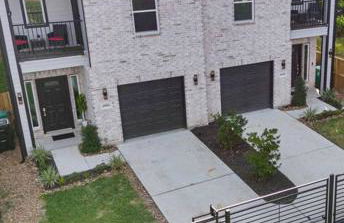 Spacious Modern Townhome w Indoor Court, King Beds & Huge TVs! - Foto 17