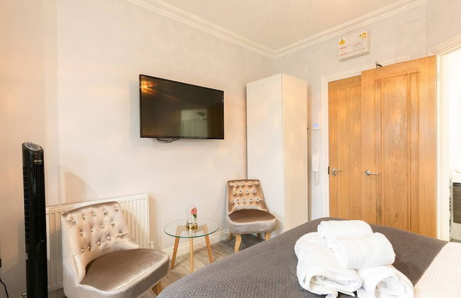 Room in Apartment - 12 Helena Luxury Serviced Apartment - Photo 7