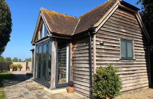 The Acorn Goodwood luxury lodge house 10 minute walk from Goodwood Festival of Speed - Foto 40