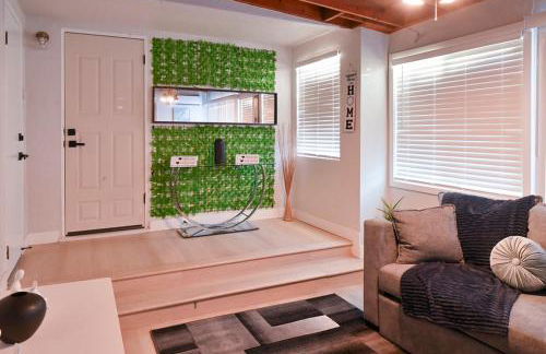 Relaxing Cozy Back House with Backyard - Foto 24