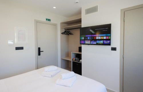 Elysian Boutique Suites - Photo 16