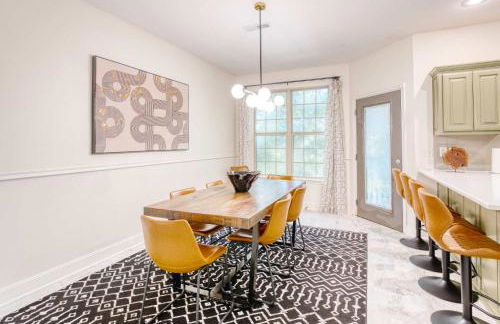 Spacious Modern Retreat with Game Room & Fire Pit near Trails - Foto 16