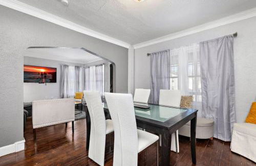 Jazzy Charmer with 3 Queen BedsJazzy Charmer - Foto 1