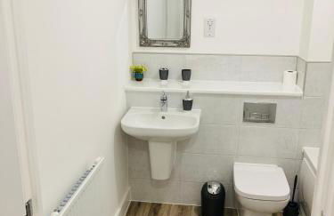 2 Bedroom Luxury Apartment! City Center with Free Parking! - Foto 19