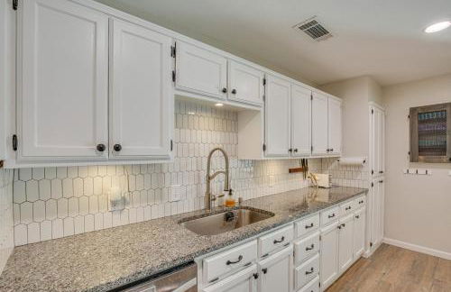 Game Room and Fire Pit Family-Friendly Aubrey Home - Foto 10