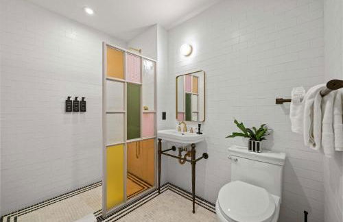 Freeman 802 by Rove Travel - 1BRCondo with Shared Amenities - Foto 7