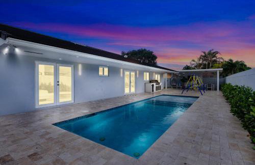 Spectacular Miami- Htd Pool,5 Bdrooms ,MiniGolf, Playground, Baby Items, BBQ - Photo 35