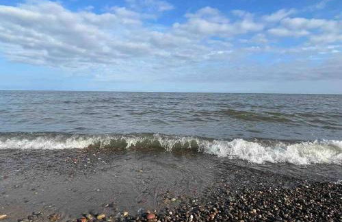 Lakeview - Lake Erie - Ashtabula, OH - 5 Min to GOTL - Fireplace- Deck - King Bed - Foto 20