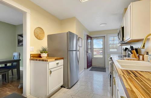 2BR Family Charmer Duplex near Drake - Foto 9