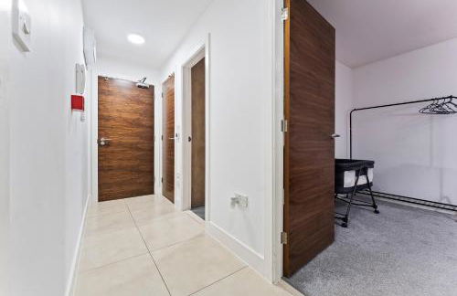 Bloom Court -Sleeps 6-Free Parking with Workspace & High-Speed WiFi - Foto 13