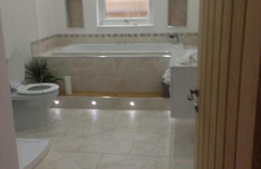 Langley Cottage with patio, spacious rooms - part of Langley Serviced Apartments several properties in Wick - Photo 10