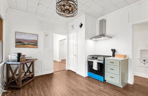 Evergreen Manor Private Pool 3BR No Stairs Retreat - Foto 42