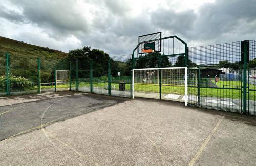 Joyful Jungle Jewel wBalcony & Foozeball-Ferndale - Foto 46