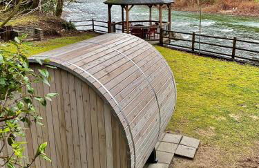 Riverfront Retreat Hot Tub Sauna Yard Gazebo and VIEWS - Foto 29
