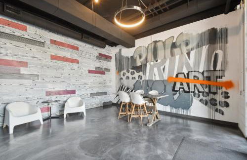 Brushed & Bold | RiNo Art Lofts - Foto 5
