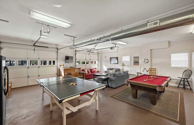 Bear Creek Lodge by Avantstay Lakefront + Dock - Photo 33