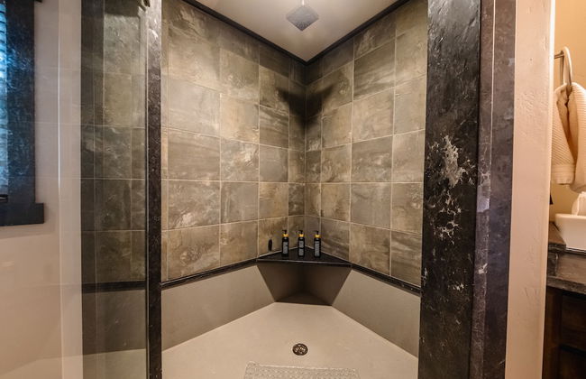 Chateau Fortine Retreat for 6! - Photo 28