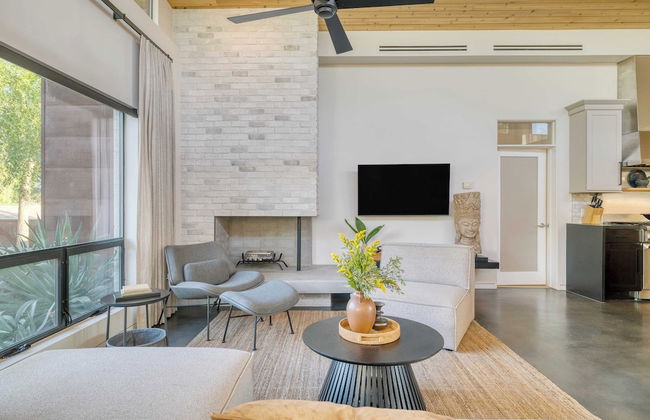 Sundrenched by Avantstay Pool, Mins to Old Town - Foto 6