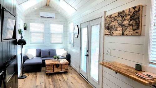 NEW Nook Tiny Home with Deck Firepit Skylights - Foto 2