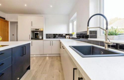 3 Bedroom Bungalow House Short Term Rental & Flexible Renting Lincoln With Free WiFi And Free Parking - Foto 8