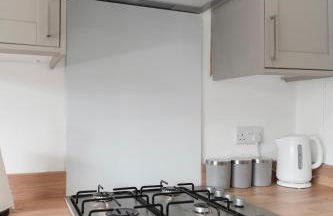 3BR Family House with Free Parking in West Lothian - Photo 22