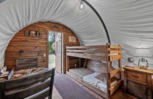 Texas Glamping near Murchison: Charming Wagon Rental Perfect for a Romantic Getaway - Foto 14