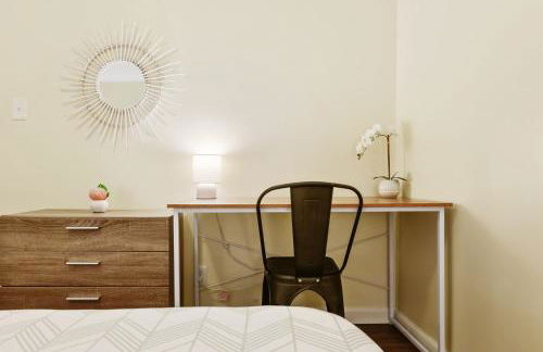 Dapper Digs - King Bed - Long Term Stays - Duke - Foto 15