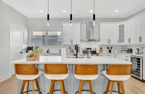 4br3ba Modern Sleeps 10 8 Minutes to Raymond James - Foto 8