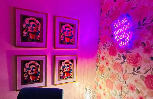 Barbie-1Bed1BathKitchDeckGrill-Sleeps Up to 4 - Foto 25